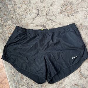 NIKE Modern Embossed Tempo Dri-Fit Running Shorts Chevron Black Size M